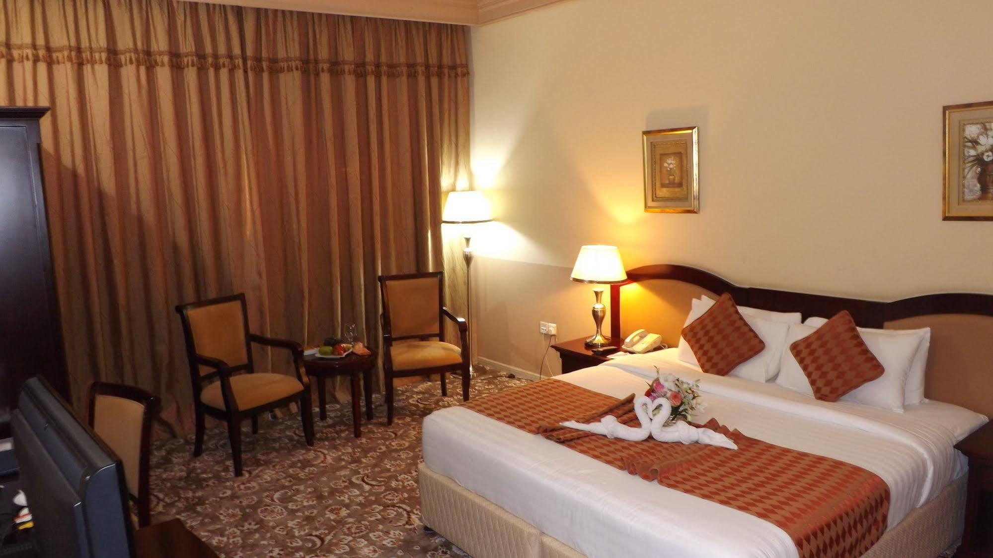 City Hotel Ras al-Khaimah Exterior foto